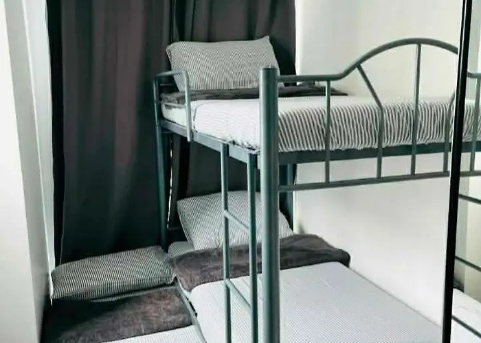 Dins Azure Staycation 2,500 Free 1hr Massage 아파트호텔 마닐라